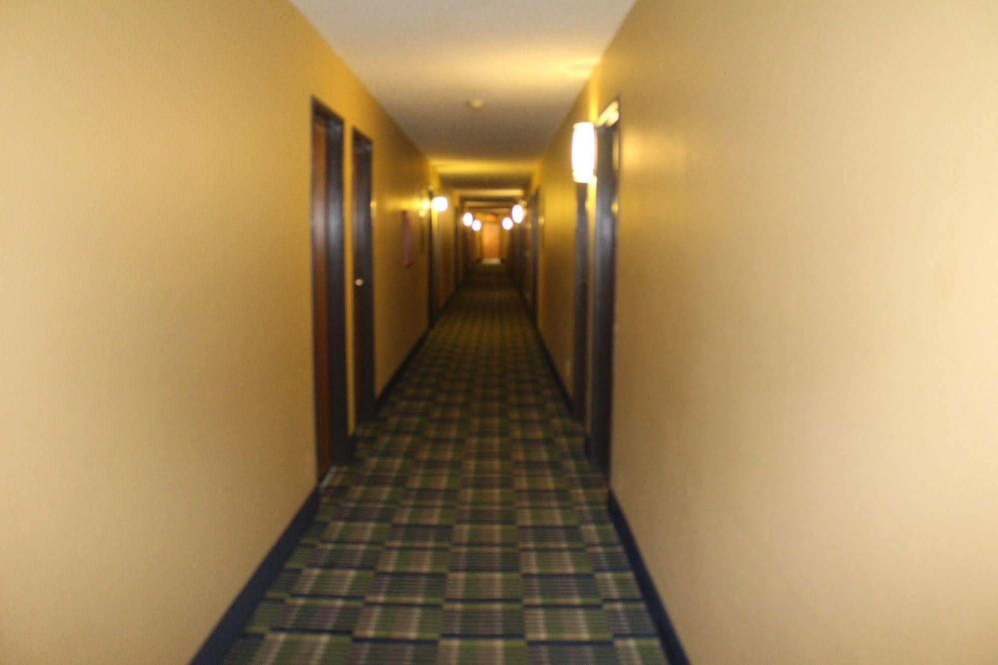 Super 8 By Wyndham מישיגן סיטי מראה חיצוני תמונה